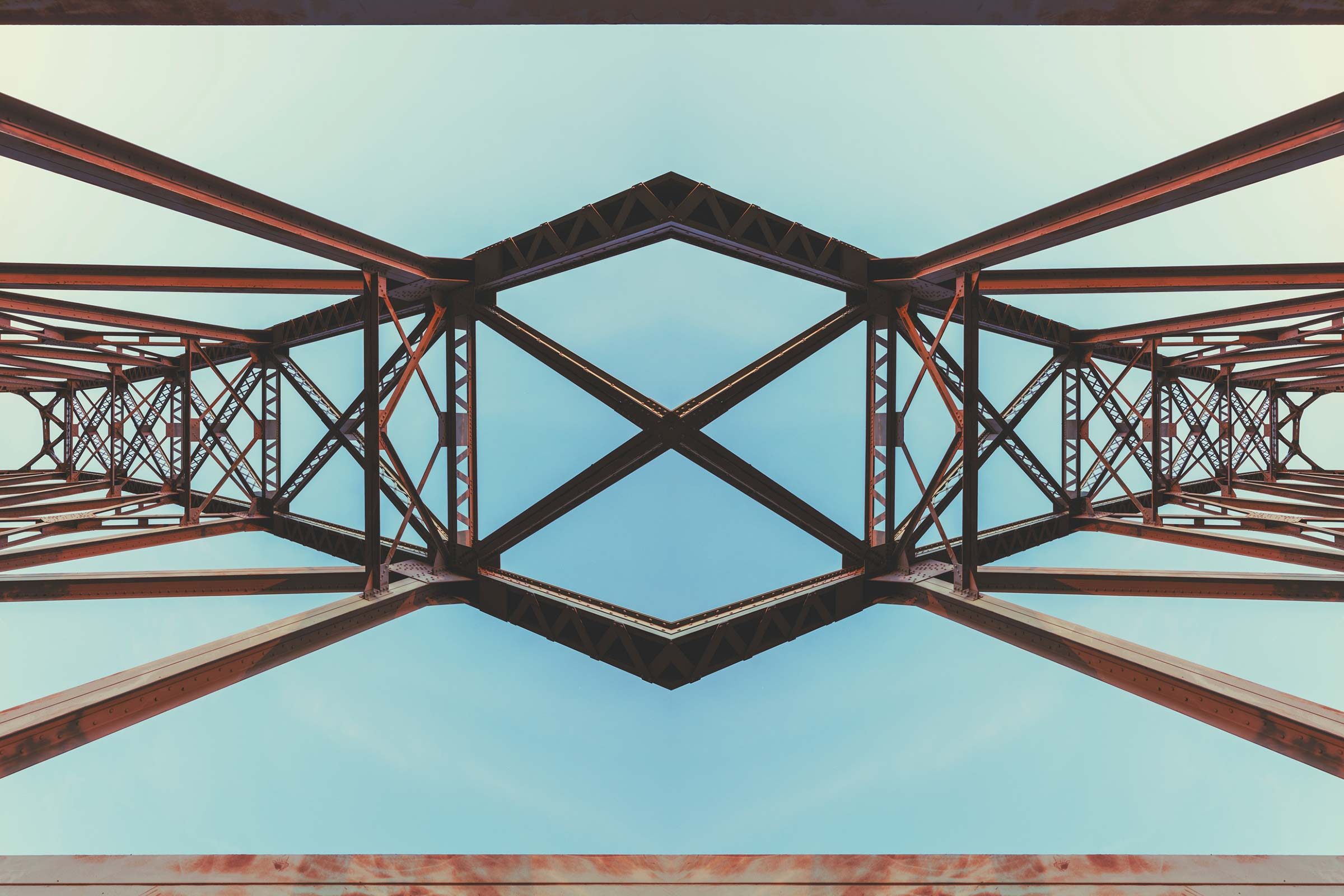 Top view of a symmetrical bridge.